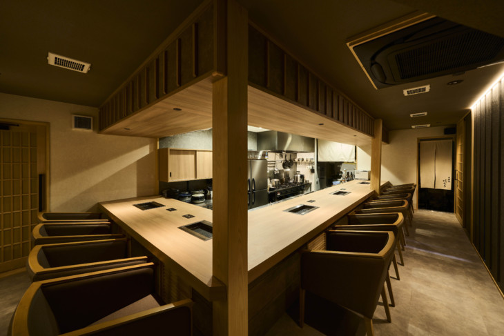 京の奥ゆかしさを素材と構成で表現した肉料理店