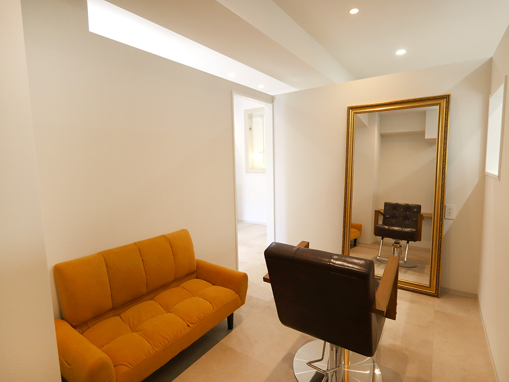 玄関:サロンの第一印象を決めるおもてなし空間