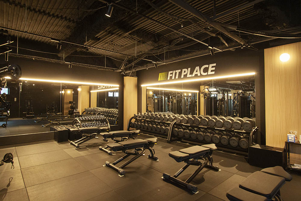 事例1：24時間営業のフィットネスジム「FIT PLACE 京橋店」 