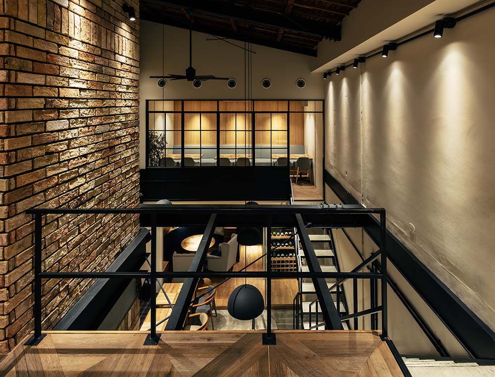 動線を考慮したテーブル配置